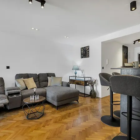 Sanja Center 아파트 *