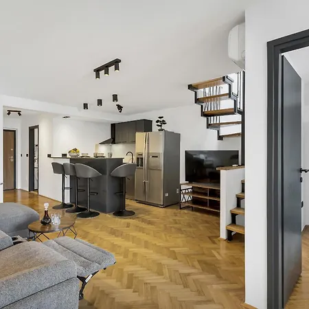 Sanja Center 아파트