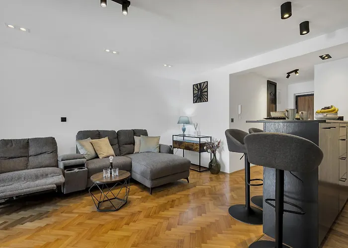 Sanja Center 아파트 *