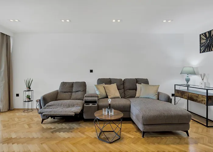 Sanja Center 아파트 *