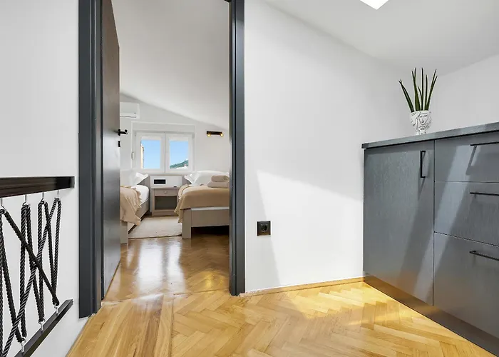 Sanja Center 아파트