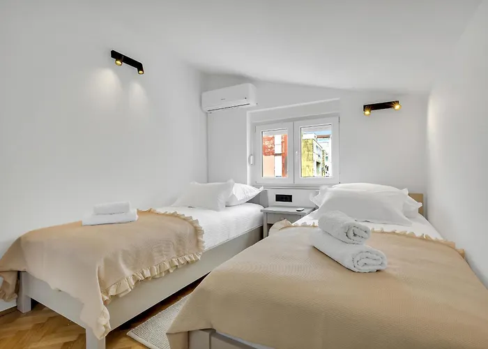 Sanja Center 아파트