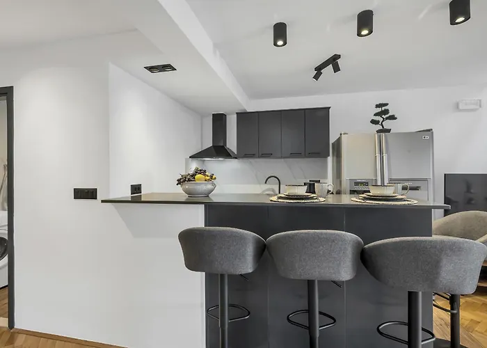 Sanja Center * 마카르스카